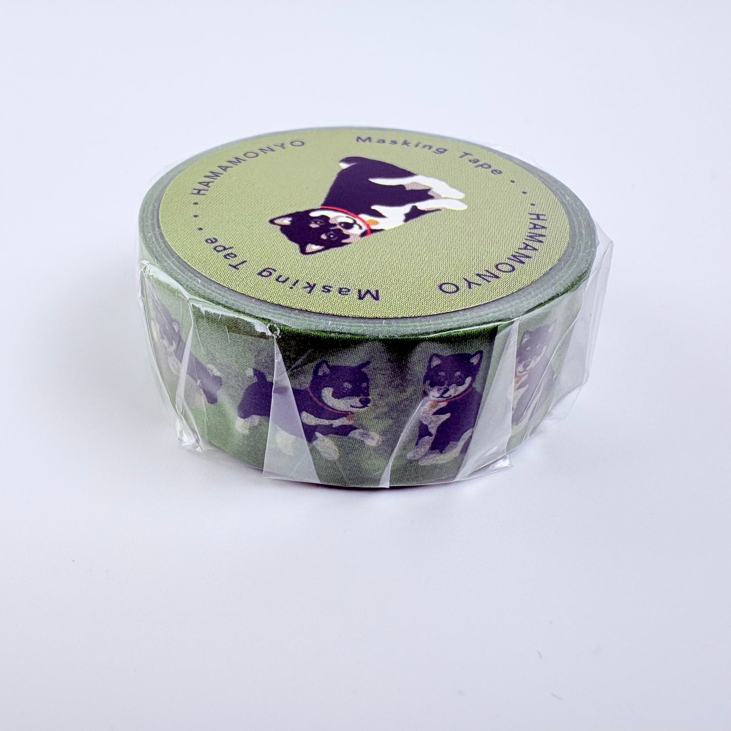Washi páska HAMAMONYO – Kuro Shiba na zeleném podkladu, 15 mm × 5 m