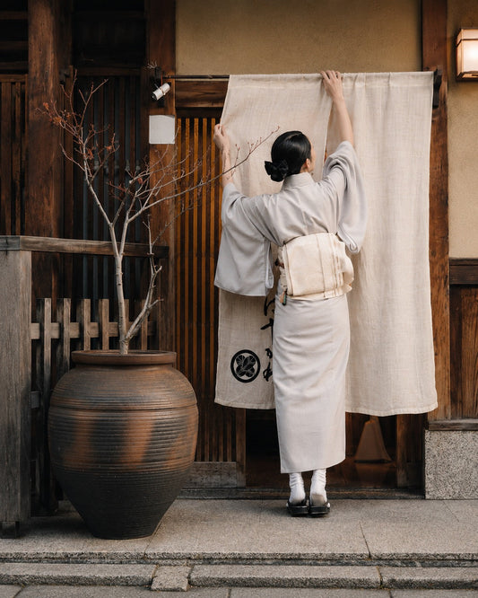 Noren: japonský závěs mezi soukromím, prostorem a estetikou