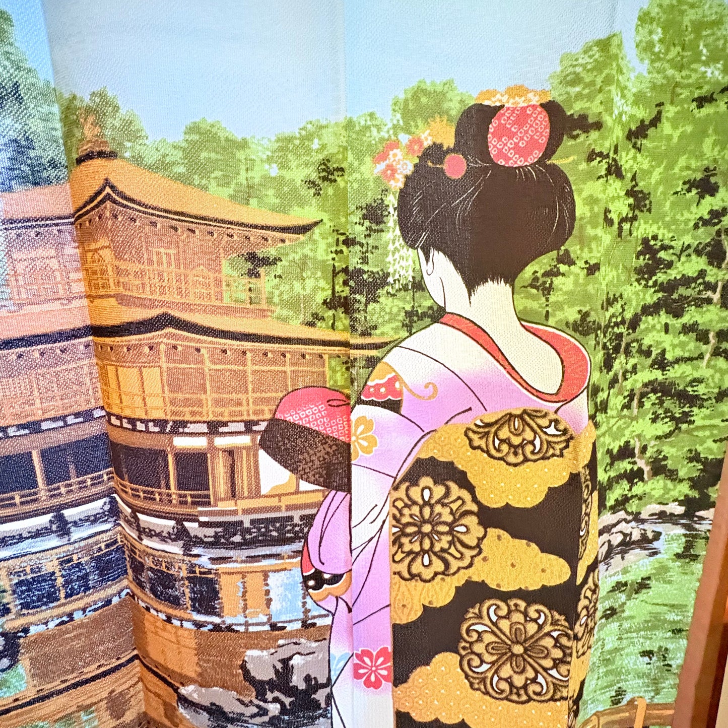 Noren závěs Maiko u Zlatého pavilonu 85 × 150 cm - polyester | Made in Japan