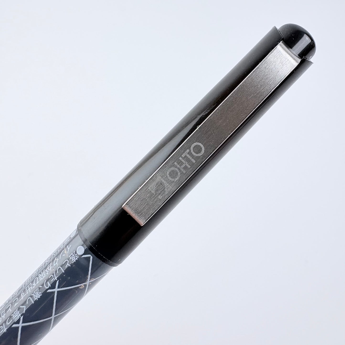 OHTO Fude Ball 1.5 gelové pero – černá / červená – Made in Japan