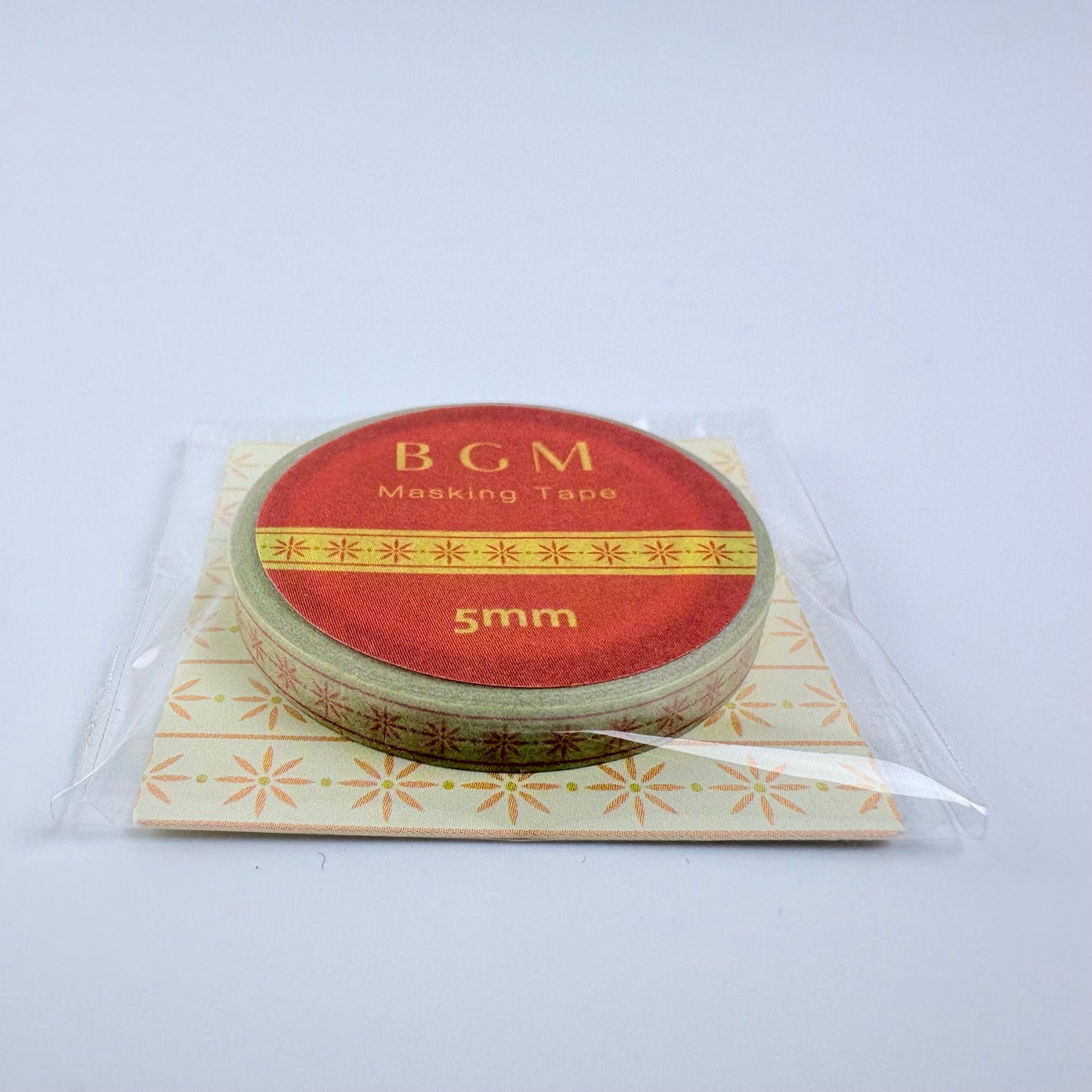 Washi páska BGM – Oranžové hvězdicové ornamenty, 5 mm × 5 m