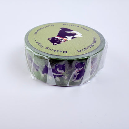 Washi páska HAMAMONYO – Kuro Shiba na zeleném podkladu, 15 mm × 5 m