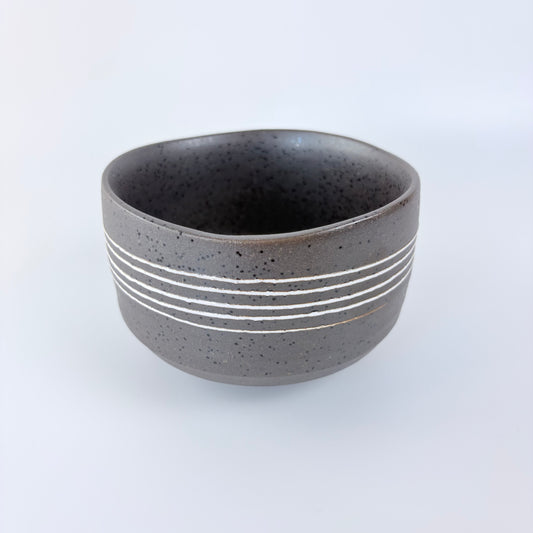Matcha miska – černá glazura s linkami / Made in Japan