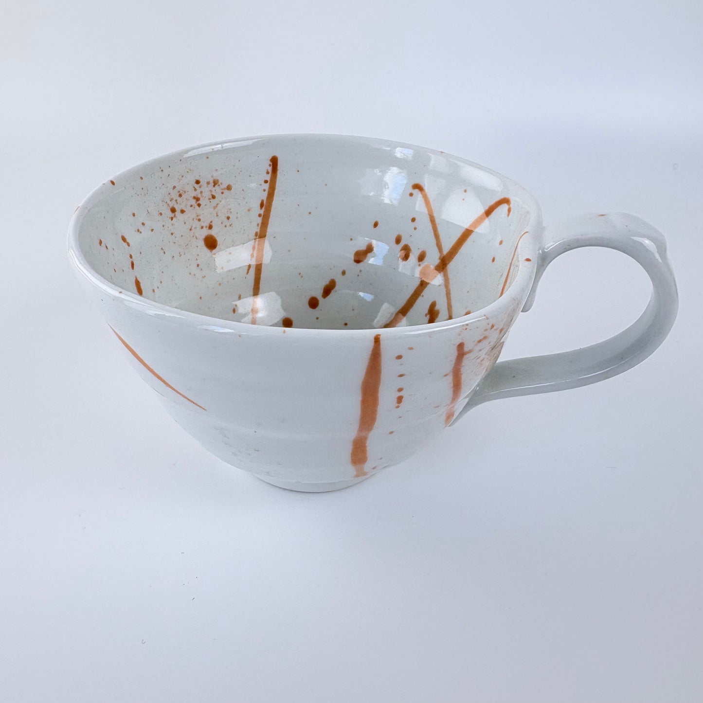Keramický hrnek Hasami-yaki – bílý s oranžovým motivem, 300 ml