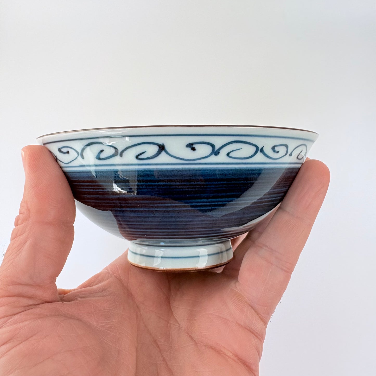 Hasami-yaki miska 13 cm – modrá arabeska