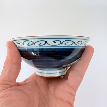 Hasami-yaki miska 13 cm – modrá arabeska