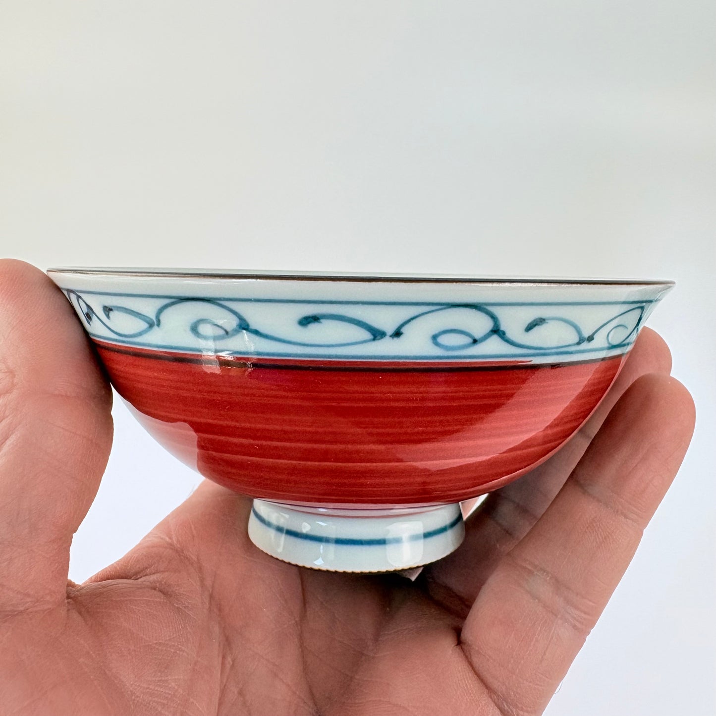Hasami-yaki miska 12 cm – červená arabeska