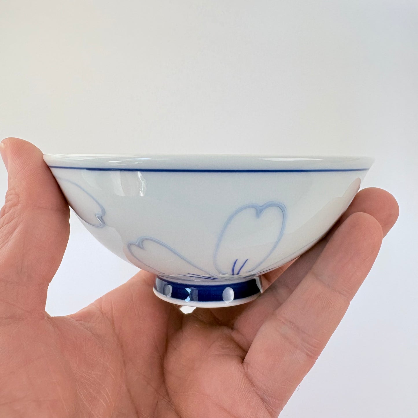 Hasami-yaki miska 12 cm – modrý květ
