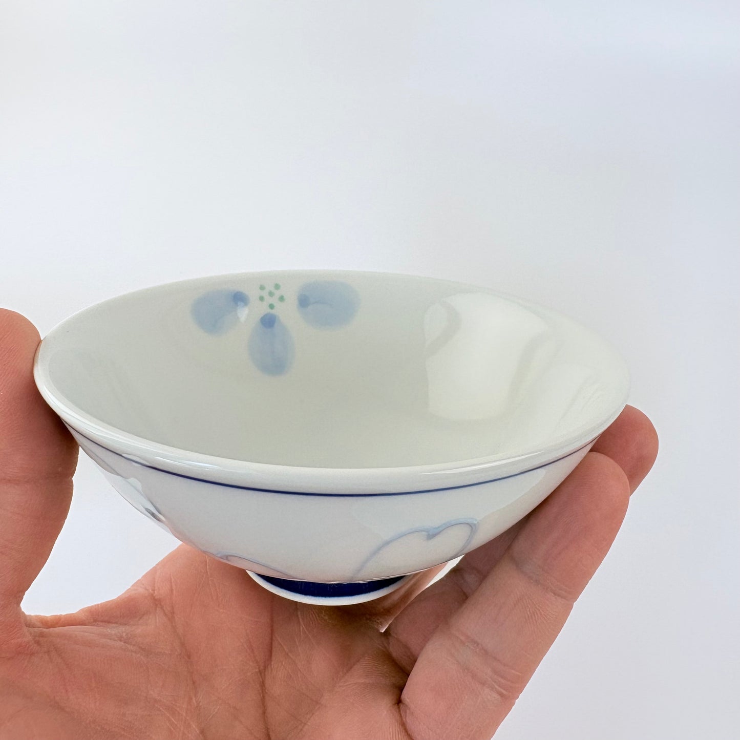 Hasami-yaki miska 12 cm – modrý květ