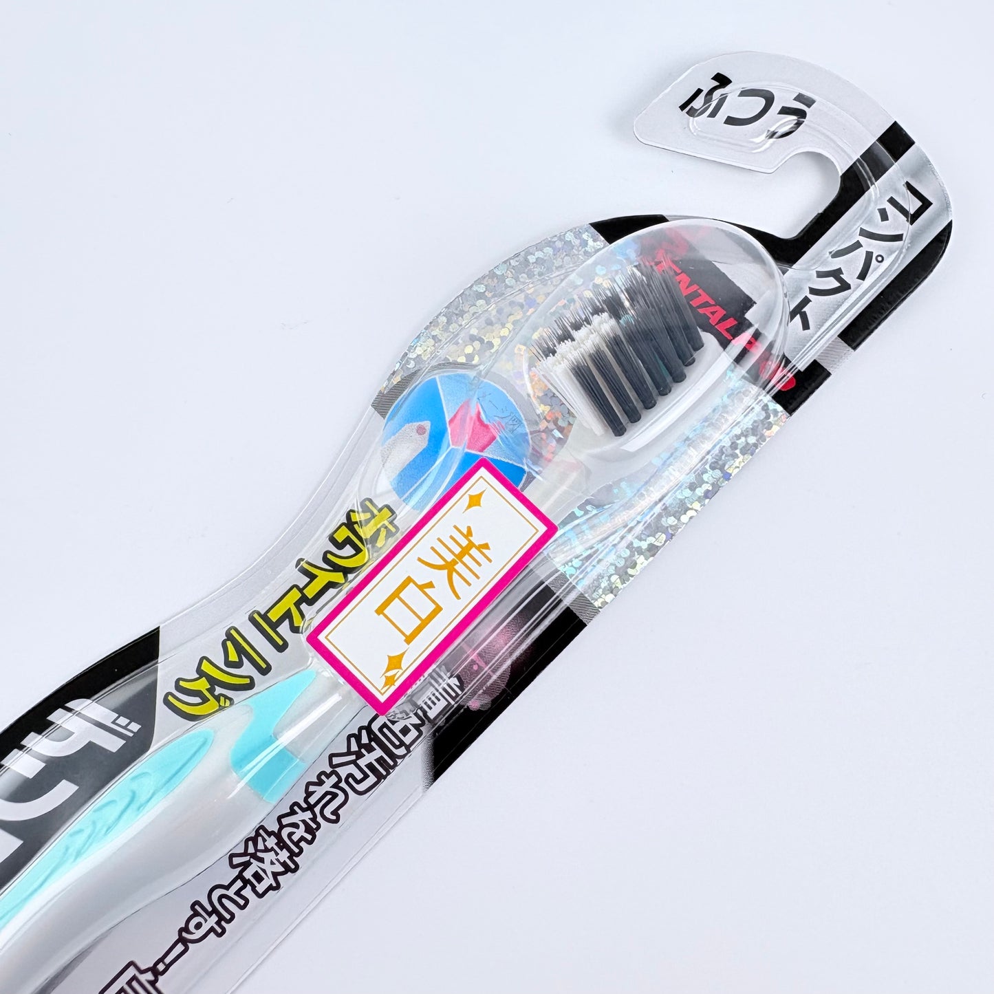 Dental Pro Black Whitening Compact zubní kartáček – střední tvrdost