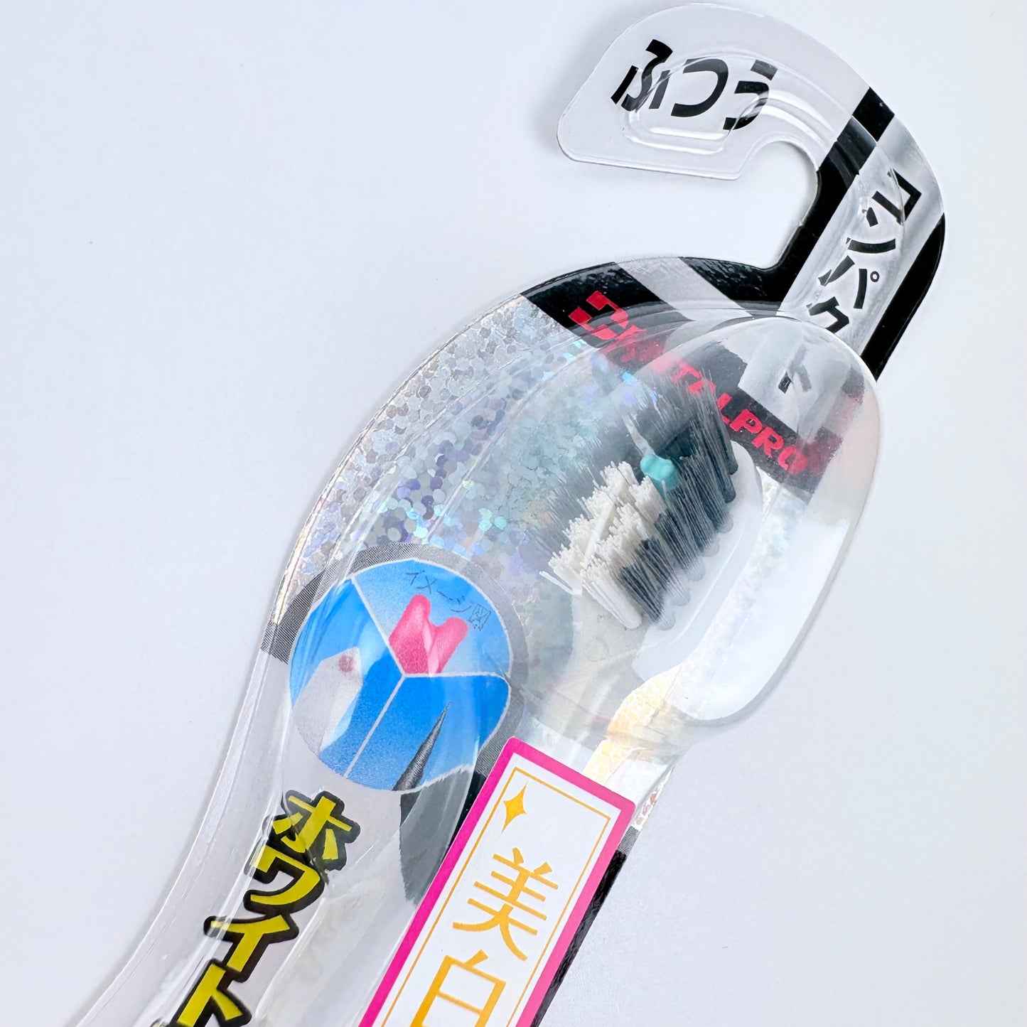 Dental Pro Black Whitening Compact zubní kartáček – střední tvrdost