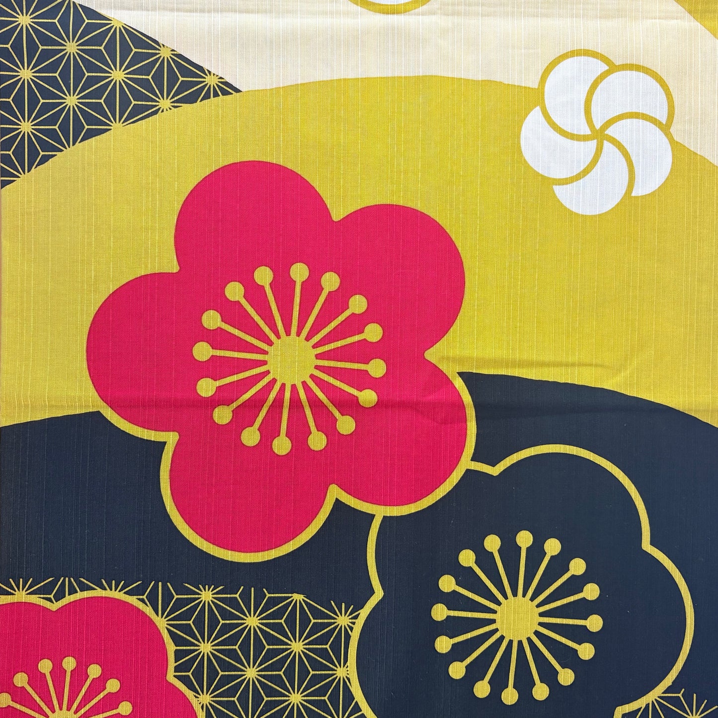 Furoshiki Ume zlaté 90 × 90 cm / bavlna / Made in Japan