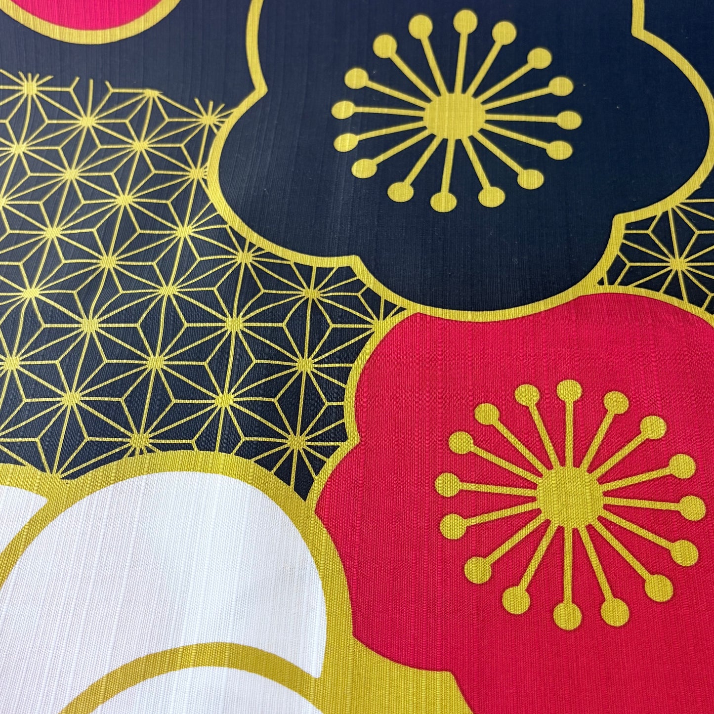Furoshiki Ume zlaté 90 × 90 cm / bavlna / Made in Japan