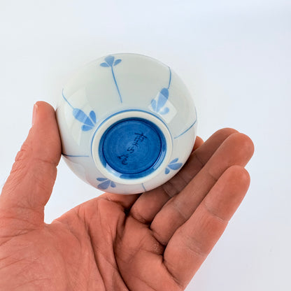 Japonský šálek na čaj Hasami ware Mebae – modré výhonky / Made in Japan