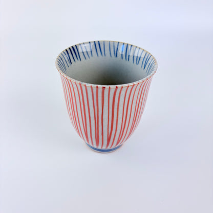 Japonský čajový šálek Hasami ware – ručně malované červené linky / Made in Japan