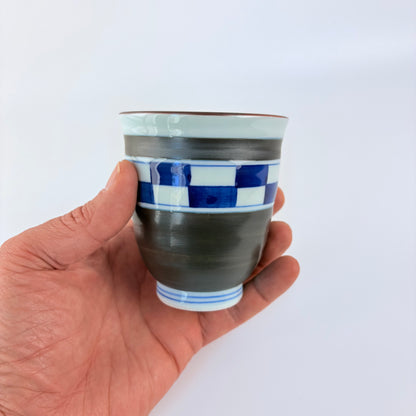 Japonský šálek na čaj Hasami ware Ichimatsu – modrá šachovnice / Made in Japan