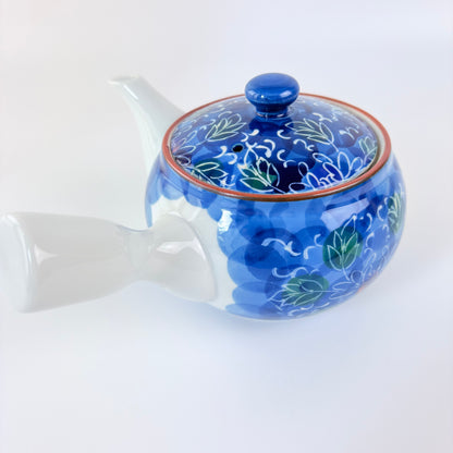 Japonská čajová konvička Hasami ware Fukuda Touki – modrá s květy / Made in Japan