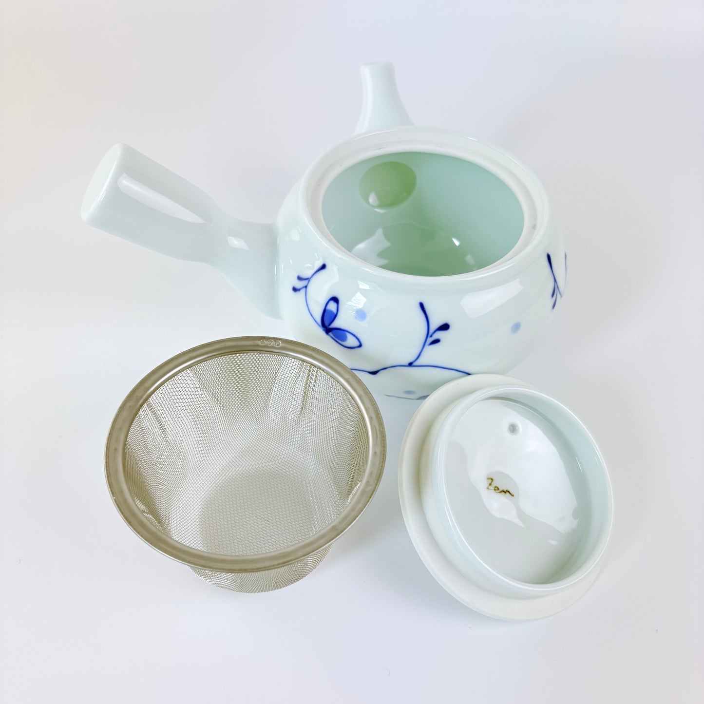 Japonská čajová konvička Hasami ware Fukuda Arabesque – modrobílá, 400 ml / Made in Japan