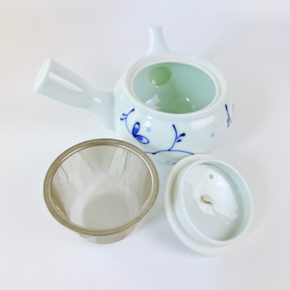 Japonská čajová konvička Hasami ware Fukuda Arabesque – modrobílá, 400 ml / Made in Japan