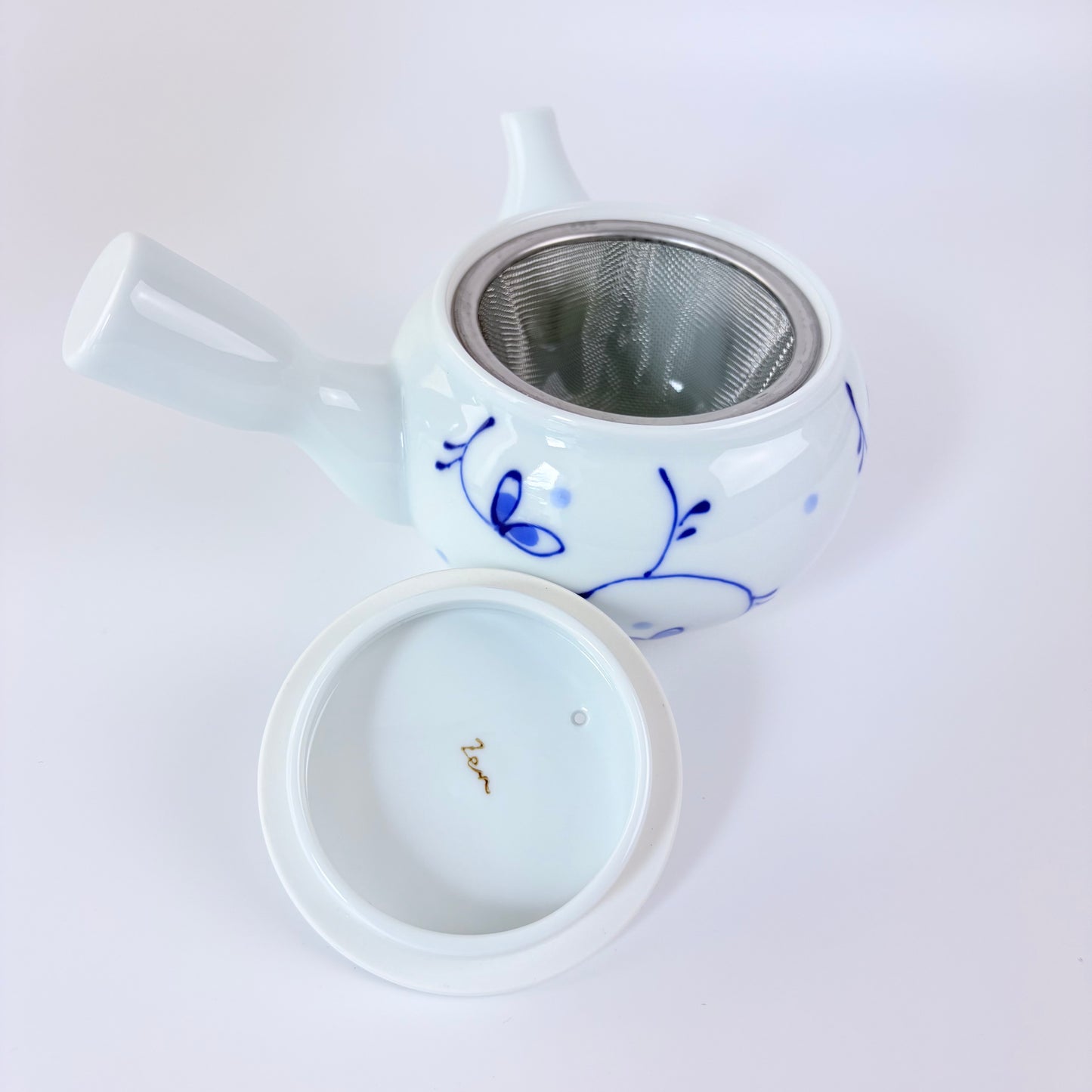 Japonská čajová konvička Hasami ware Fukuda Arabesque – modrobílá, 400 ml / Made in Japan
