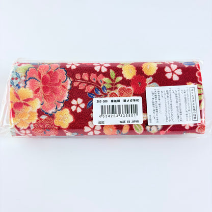 Japonské pevné pouzdro na brýle Chirimen Yuzen – červené květy, Made in Japan