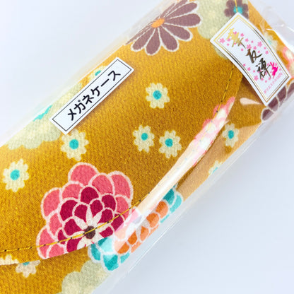 Japonské pevné pouzdro na brýle Chirimen Yuzen – zlaté květy, Made in Japan