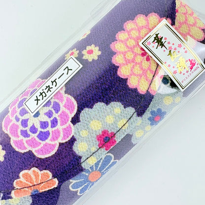 Japonské pevné pouzdro na brýle Chirimen Yuzen – fialové květy, Made in Japan
