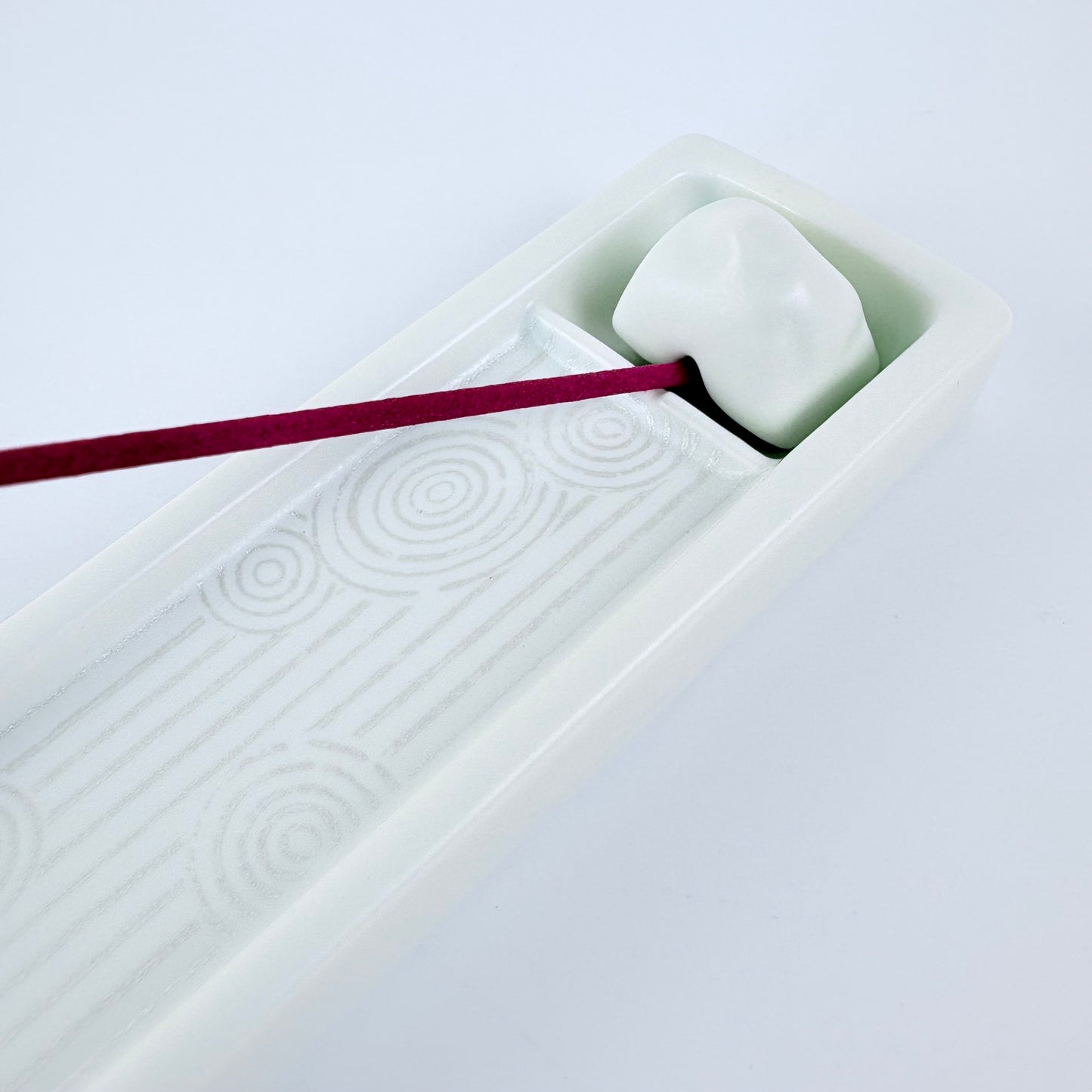 Japonský porcelánový stojánek na vonné tyčinky – kamenná zahrada / Made in Japan