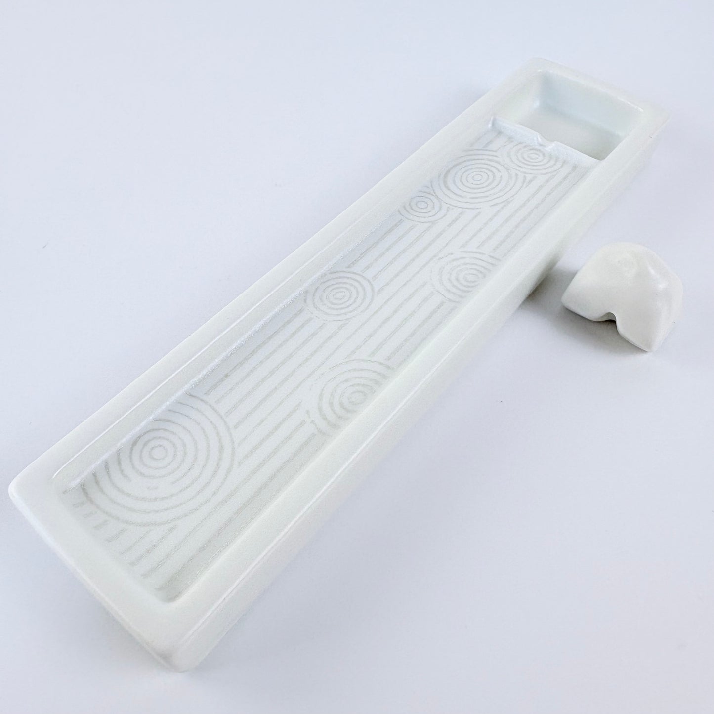 Japonský porcelánový stojánek na vonné tyčinky – kamenná zahrada / Made in Japan