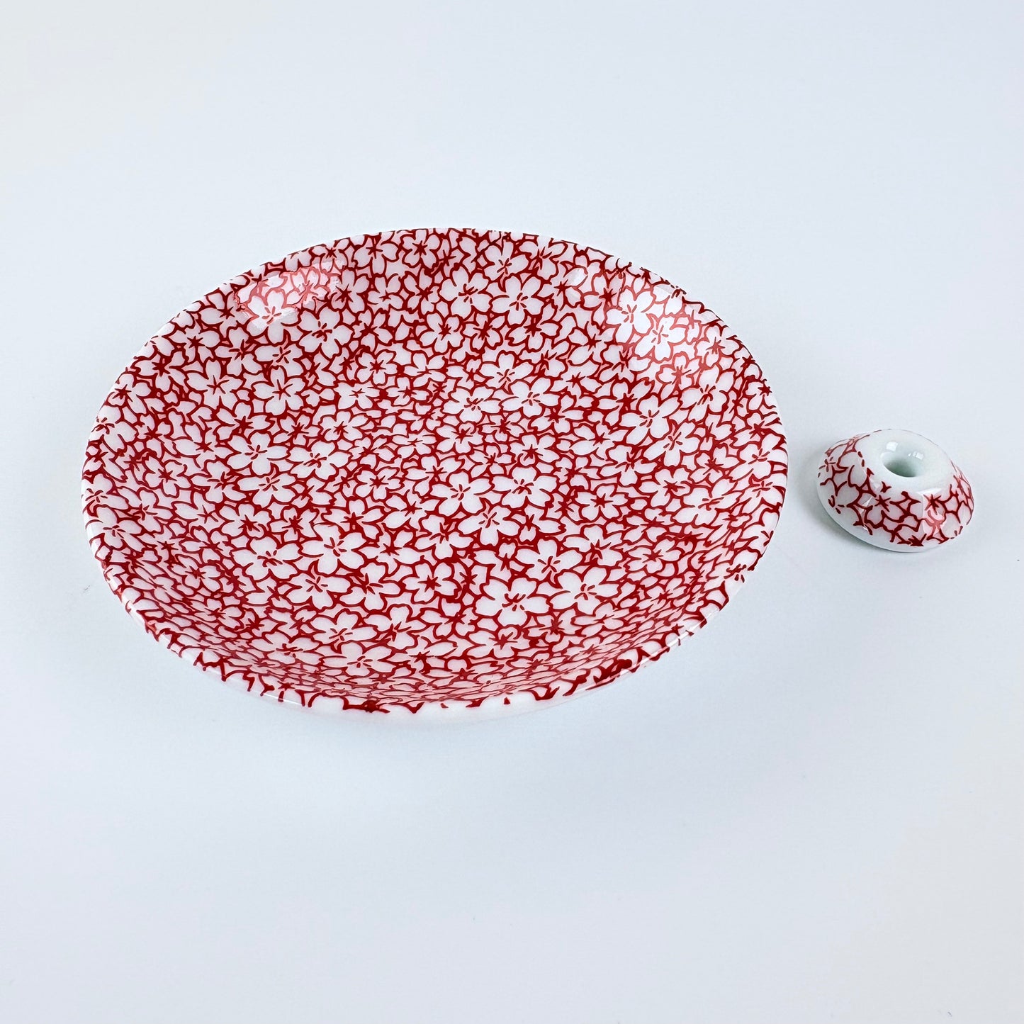Japonský porcelánový stojánek na vonné tyčinky – červené sakury / Made in Japan