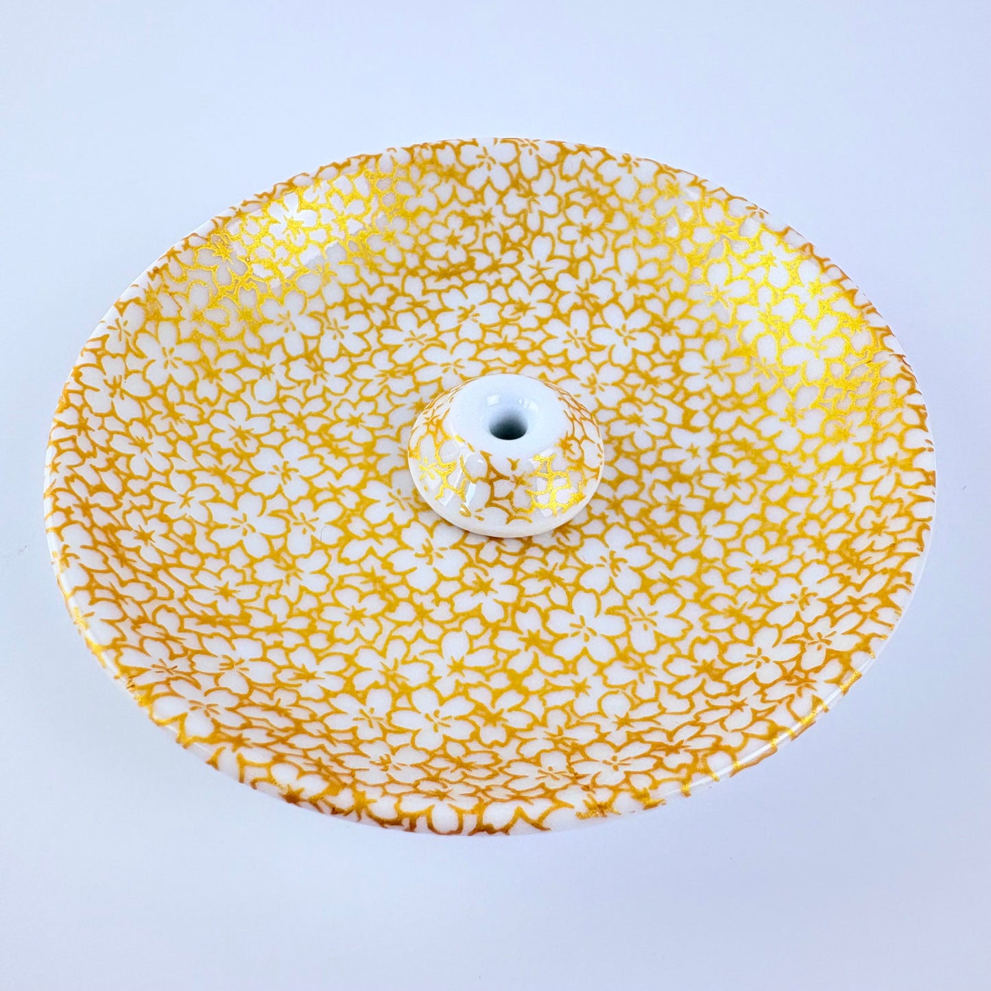 Japonský porcelánový stojánek na vonné tyčinky – zlaté sakury / Made in Japan