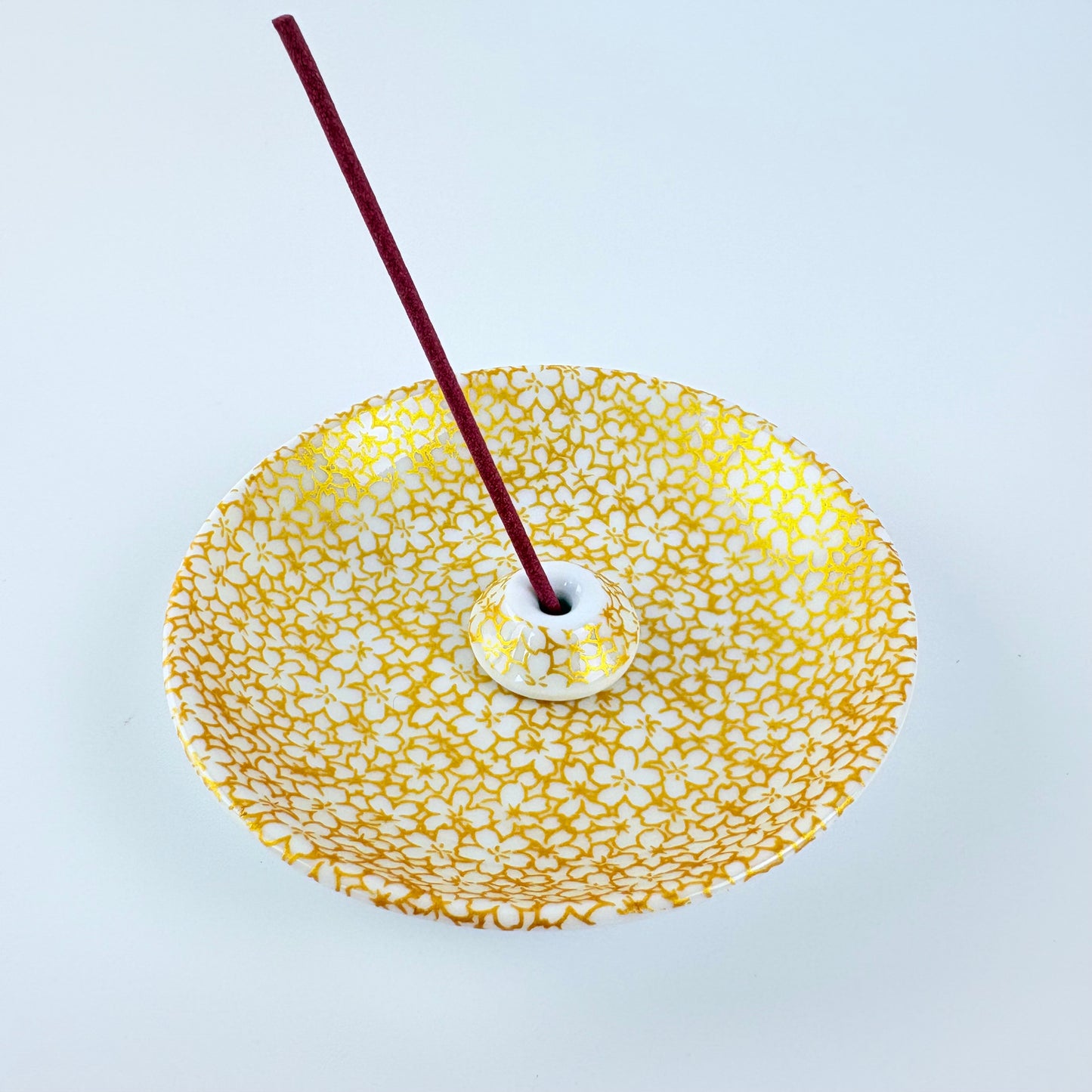 Japonský porcelánový stojánek na vonné tyčinky – zlaté sakury / Made in Japan
