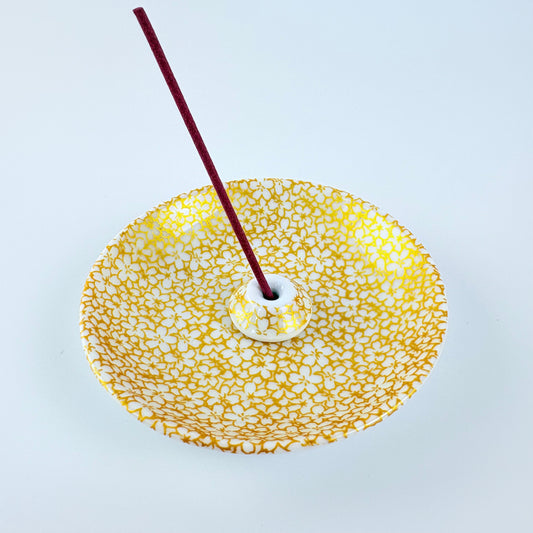 Japanischer Räucherstäbchenhalter aus Porzellan – goldene Kirschblüten / Made in Japan