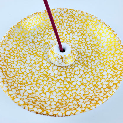 Japonský porcelánový stojánek na vonné tyčinky – zlaté sakury / Made in Japan