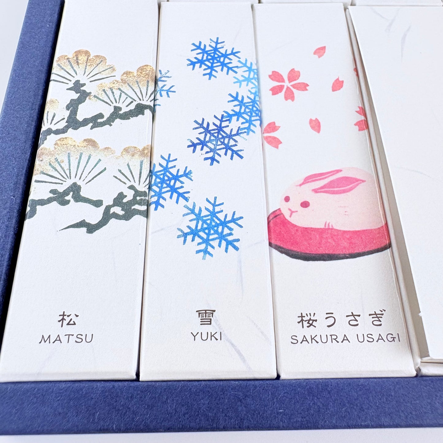 Luxusní sada japonských vonných tyčinek KOUSAIDO Hanga – 10 vůní + stojánek / Made in Japan
