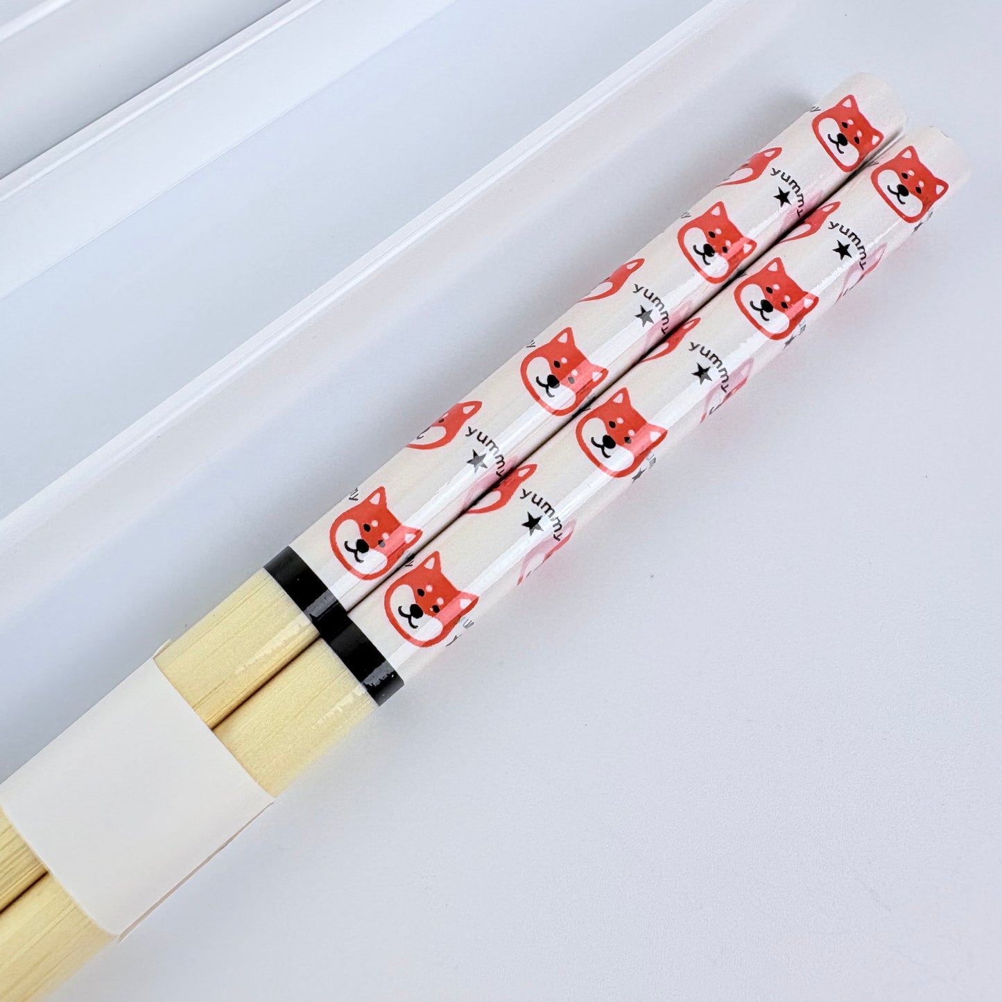 Japonské bambusové hůlky s pouzdrem Shiba Inu – bílé, 22,5 cm, Made in Japan