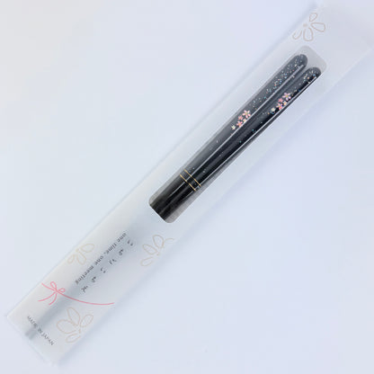 Japonské lakované hůlky Ichigo Ichie Sakura Shizuku – černé, 23 cm, vhodné do myčky, Made in Japan
