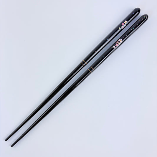 Japonské lakované hůlky Ichigo Ichie Sakura Shizuku – černé, 23 cm, vhodné do myčky, Made in Japan