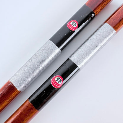 Japonské dřevěné hůlky Ichigo Ichie Daruma – 23,5 cm, vhodné do myčky, Made in Japan