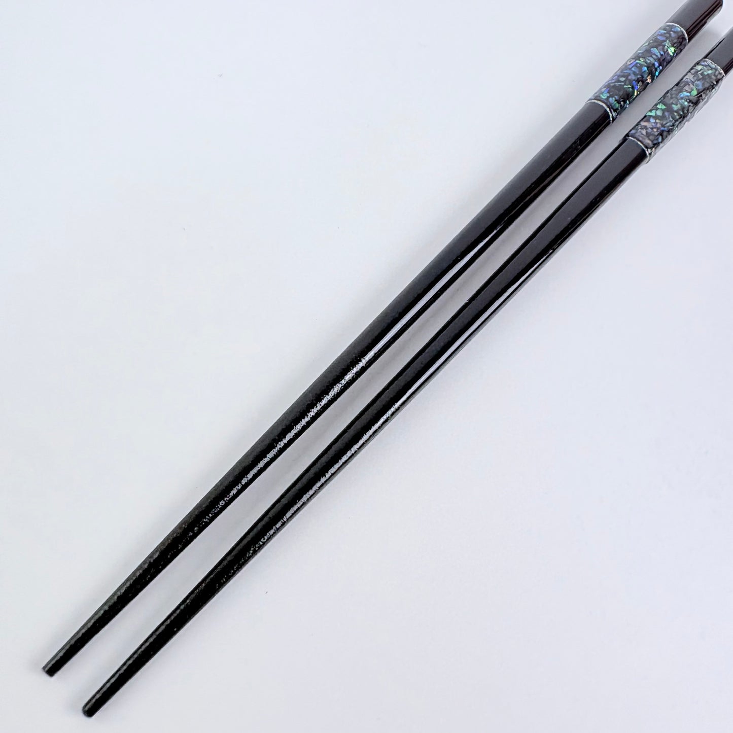 Japonské lakované hůlky Wabi-Sabi Skyscraper – černé, 23 cm, vhodné do myčky, Made in Japan
