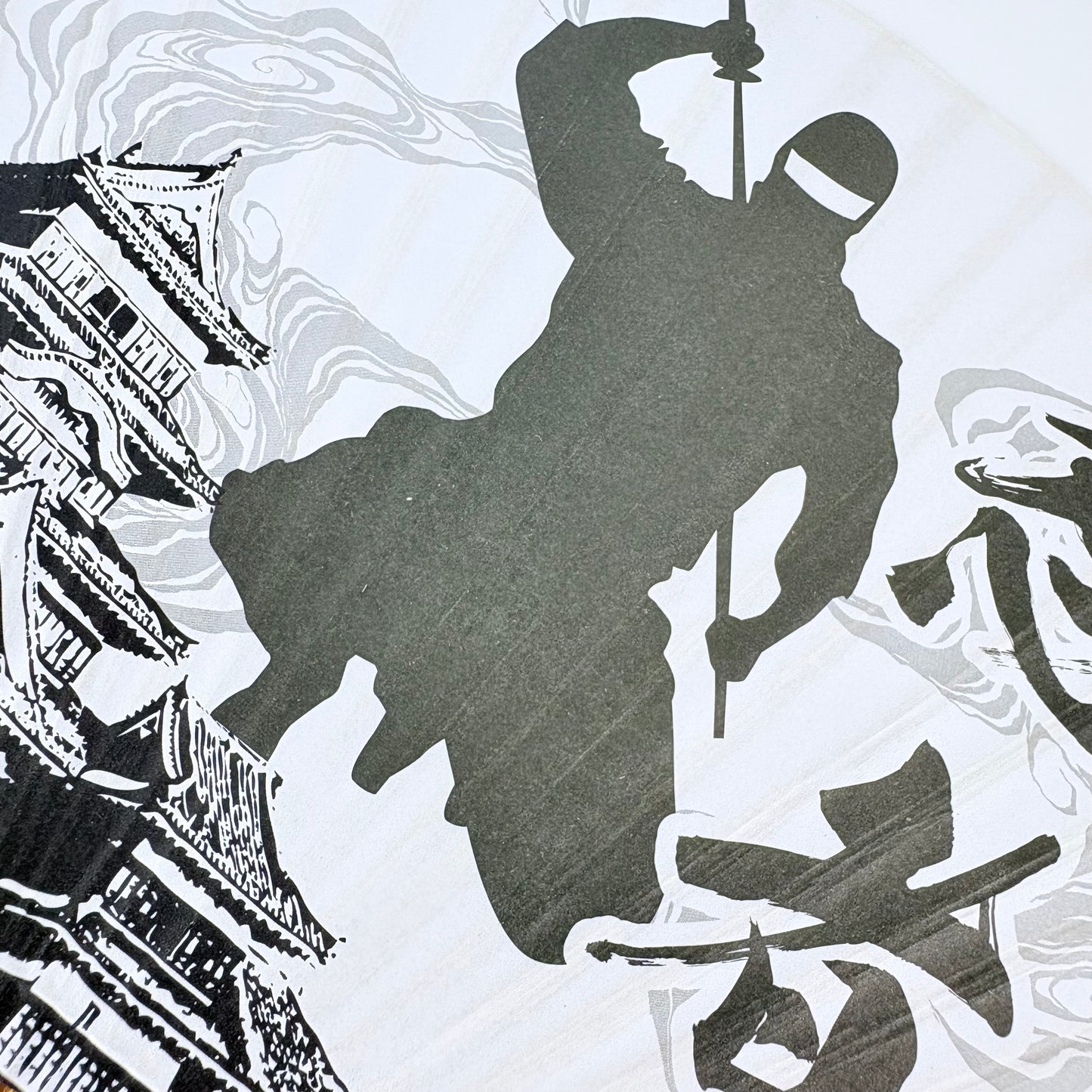 Japonský vějíř Uchiwa Ninja – motiv ninja a japonský hrad, papír a bambus