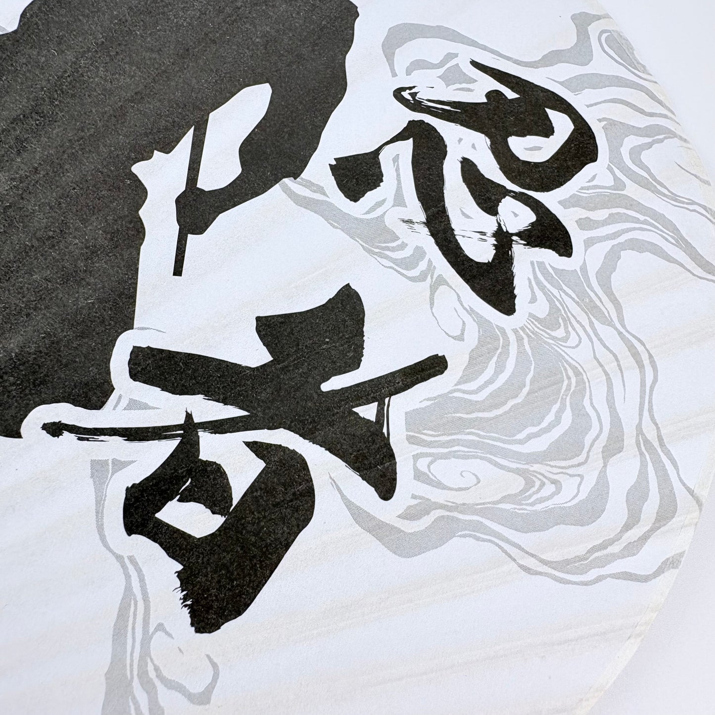 Japonský vějíř Uchiwa Ninja – motiv ninja a japonský hrad, papír a bambus