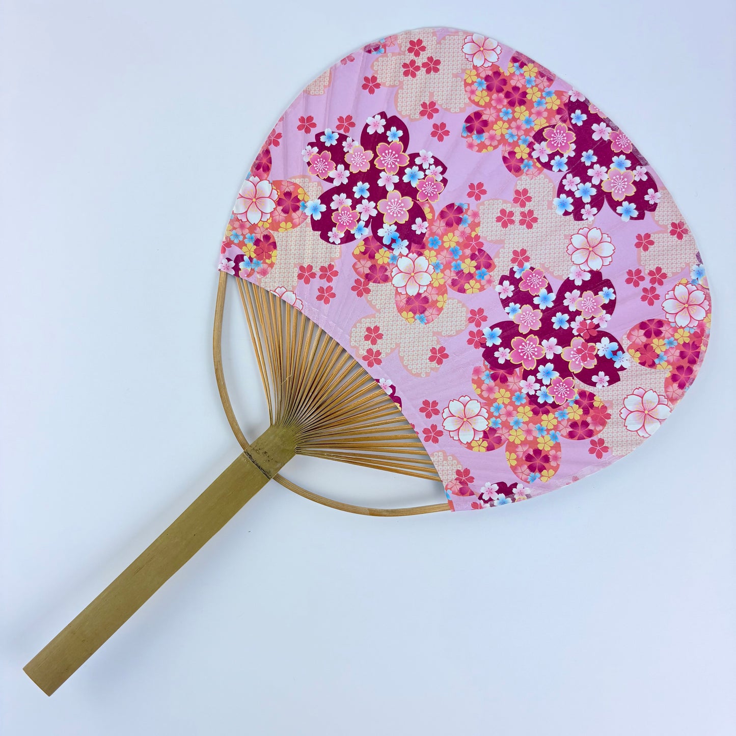 Japonský vějíř Uchiwa Sakura – motiv sakury, papír a bambus