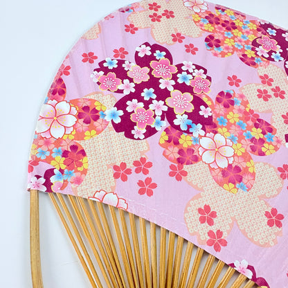 Japonský vějíř Uchiwa Sakura – motiv sakury, papír a bambus