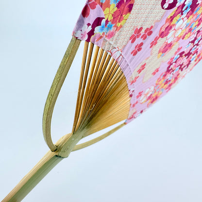 Japonský vějíř Uchiwa Sakura – motiv sakury, papír a bambus