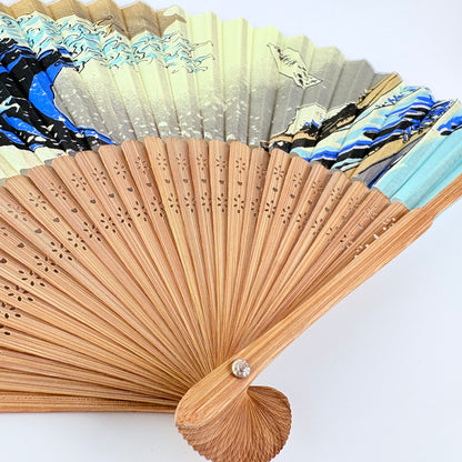 Hedvábný skládací vějíř Kanagawa Wave – bambus a hedvábí
