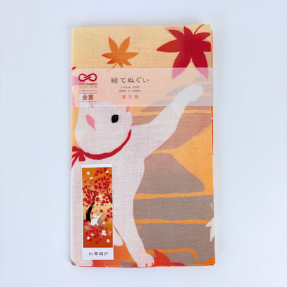Japonské tenugui Momiji Asobi – Kočky v podzimním listí | Made in Japan