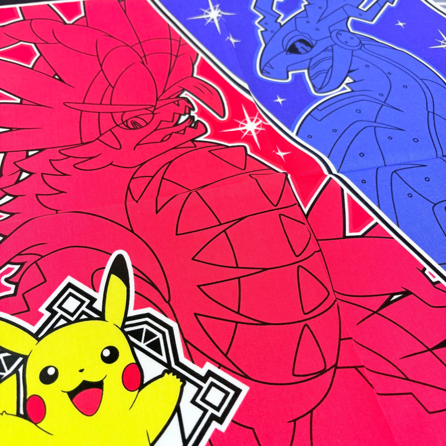 Japonský bavlněný šátek Pokémon Scarlet & Violet – Koraidon, Miraidon a Pikachu – Made in Japan