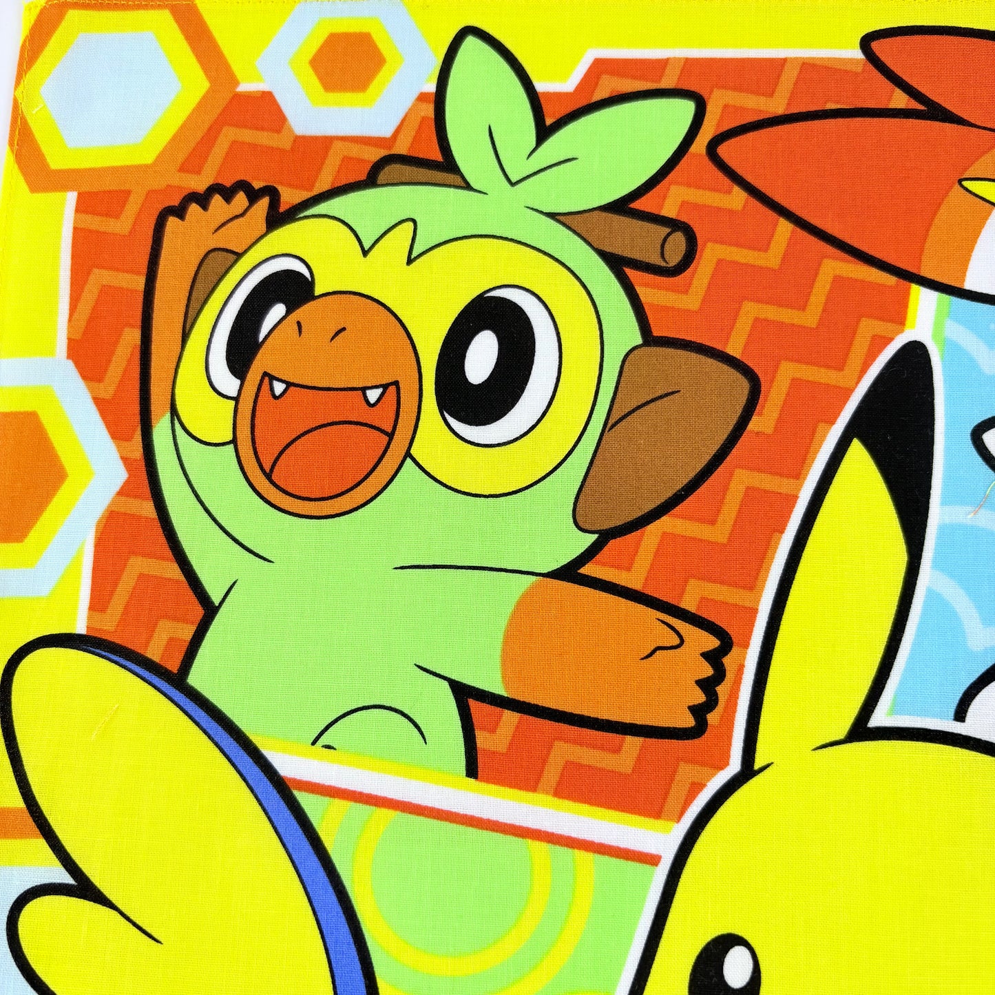 Japonský bavlněný šátek Pokémon Sword & Shield – Pikachu a startovní Pokémoni 30 × 30 cm – Made in Japan