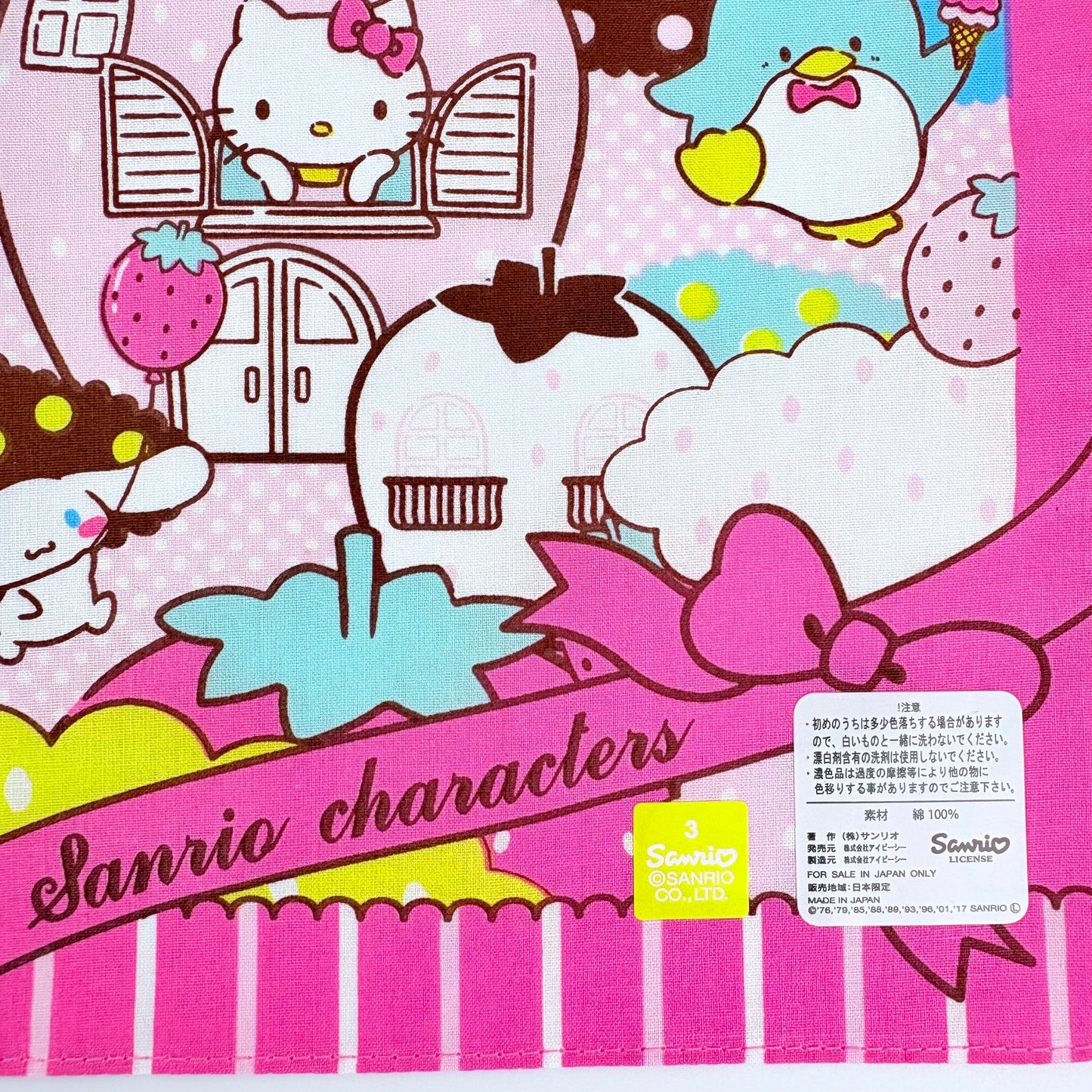 Japonský bavlněný šátek Sanrio Characters – Jahodové městečko 30 × 30 cm – Made in Japan
